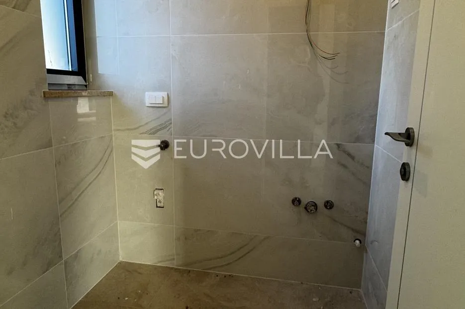 istra, novigrad, novogradnja, dvojna kuća 500 m od mora - slika 7