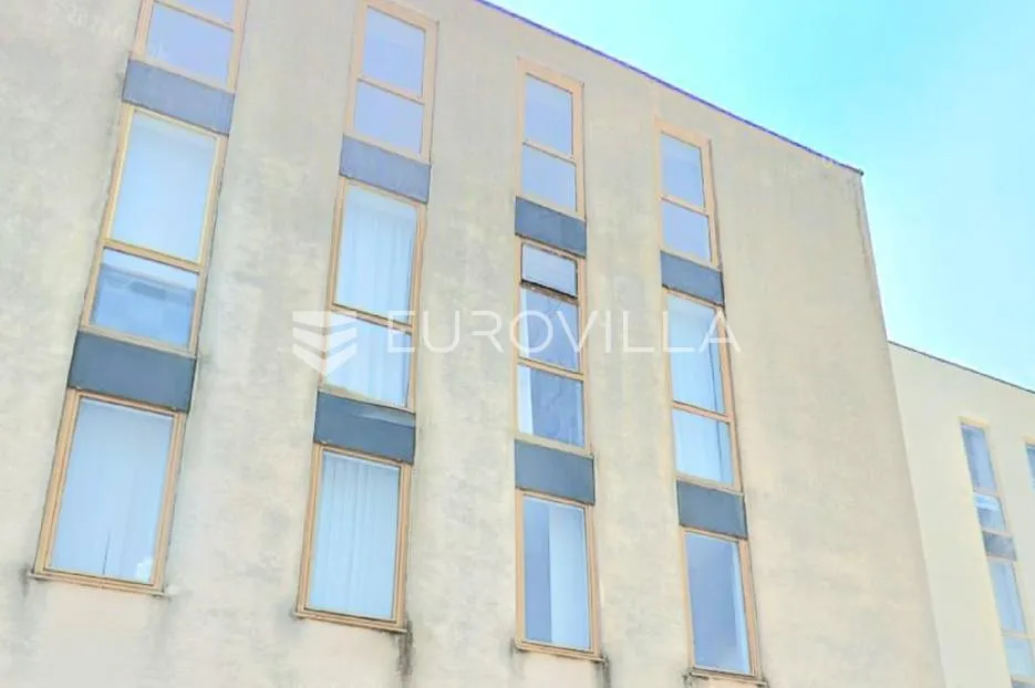 umag, poslovna zgrada u strogom centru nkp 600 m2 - slika 2