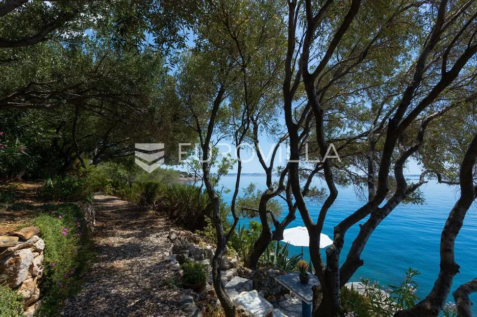 jablanac, prvi red do mora, mediteranska oaza s bazenom u parku prirode velebit - slika 7
