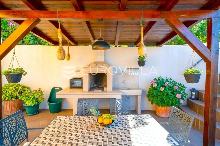 brač, splitska, kuća ukupne površine 170 m² - slika 18