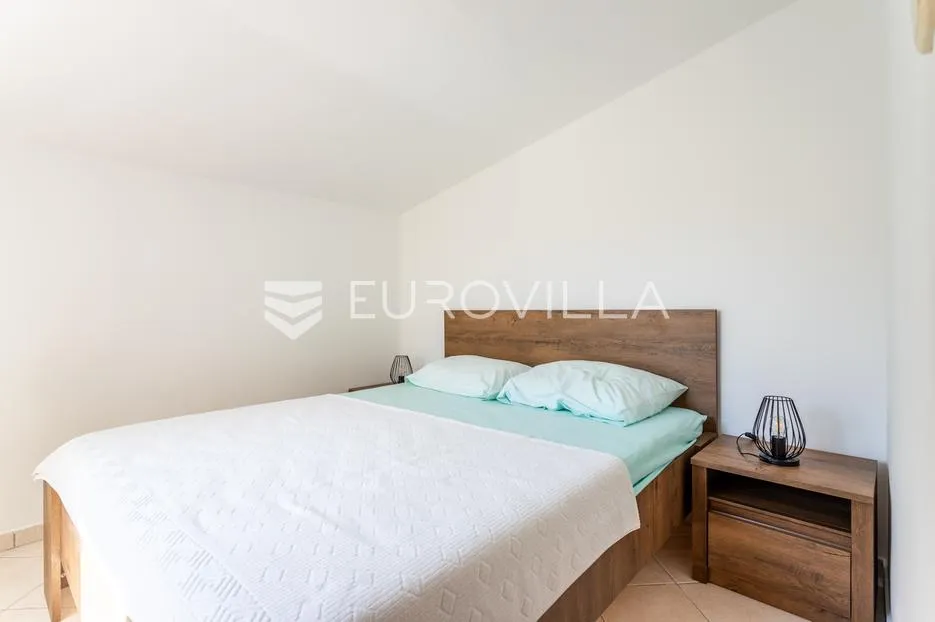 brač, milna, samostojeća kuća s četiri apartmana - slika 12