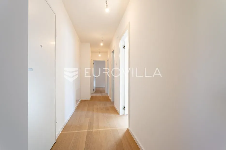 vodice, novogradnja, prostran apartman s dvorištem u centru mjesta, 146,06 m² - slika 5