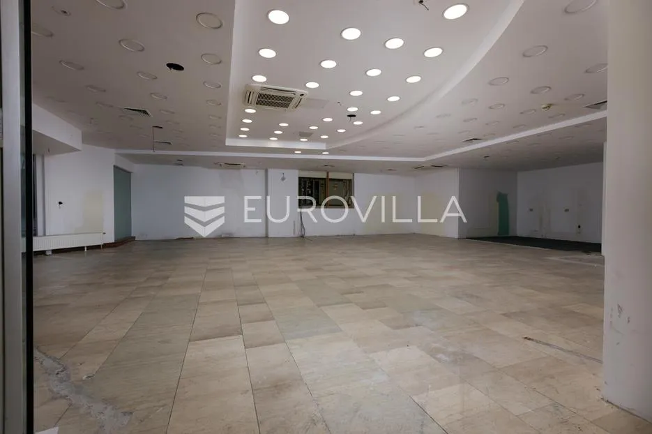 centar rijeke, prizemni poslovni prostor 169 m² s dva izloga, dugoročni najam - slika 6