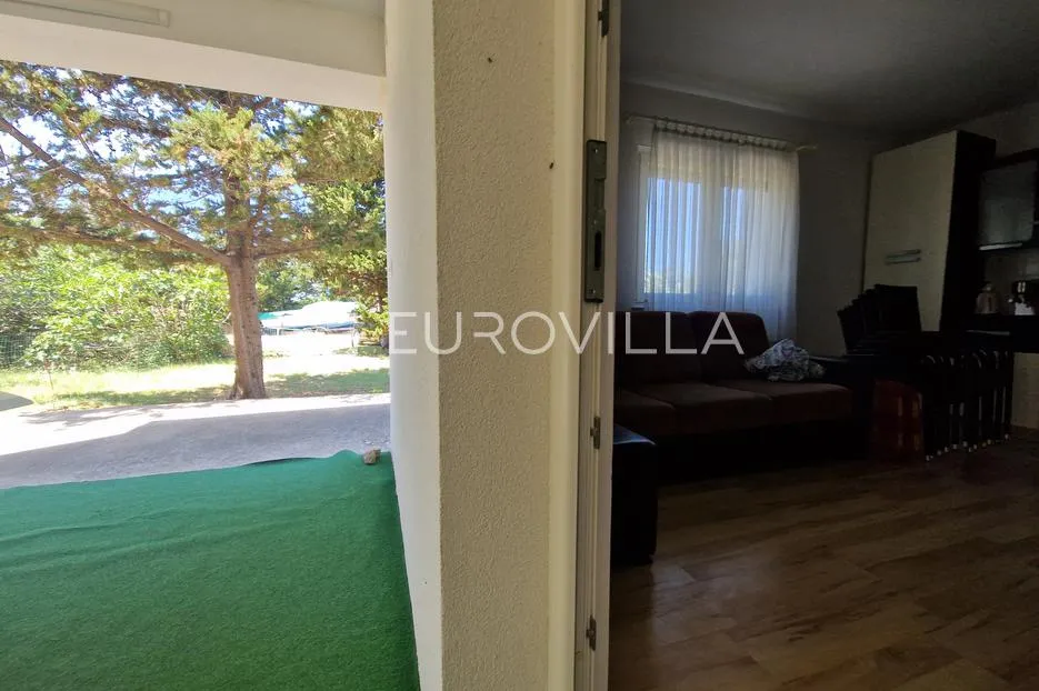 vir, samostojeća kuća s uređenim apartmanom i roh bau katom, 500 m od mora - slika 8
