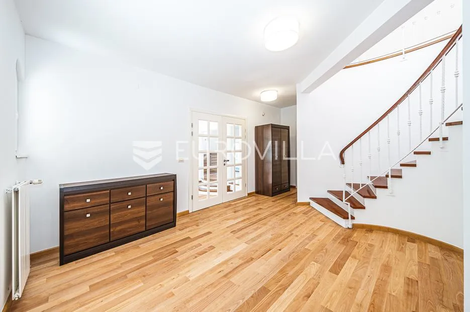 samobor, perivoj, obiteljska vila netto površine 323 m² na zemljištu 2.087 m² - slika 18