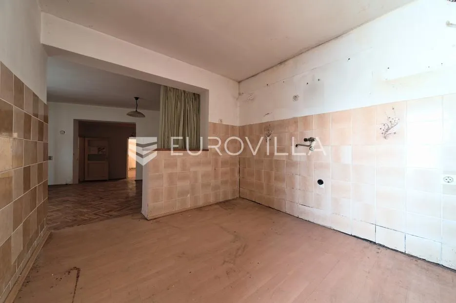 osijek, donji grad, kuća s dvorištem za adaptaciju 236 m² - slika 10