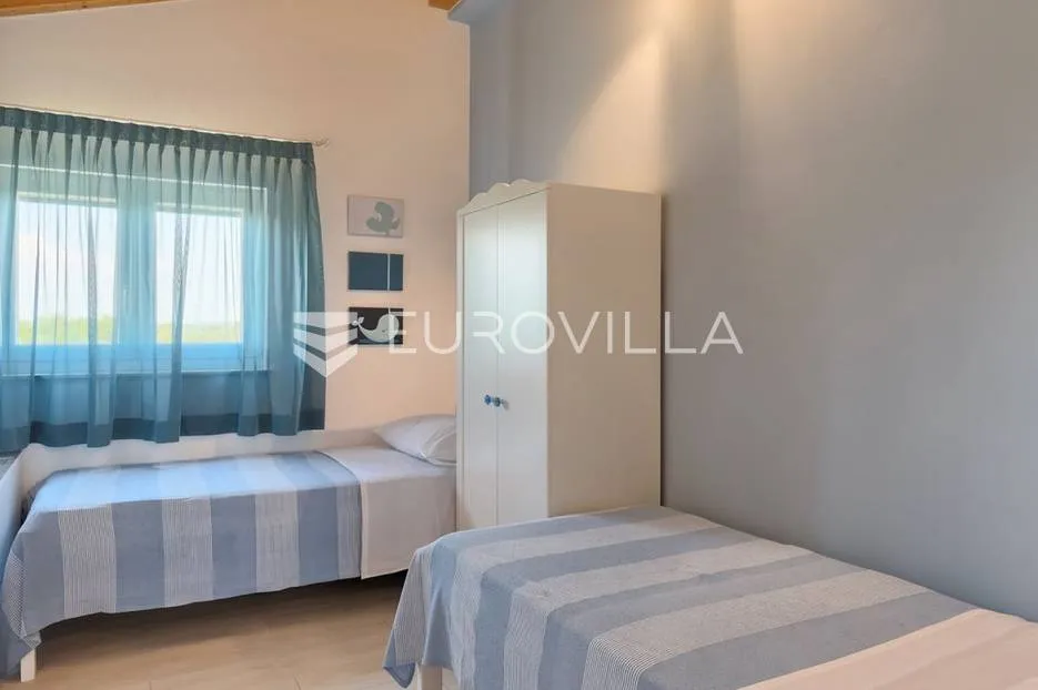 istra, fažana, villa sa bazenom i direktnim pogledom na fažanu i brijune - slika 31