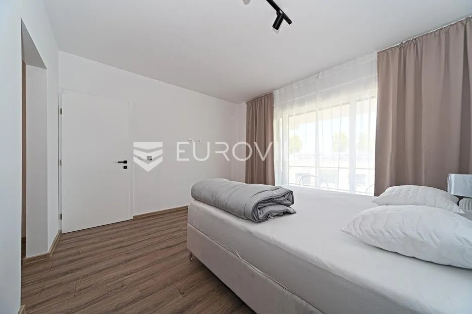 osijek, cvjetno naselje, četverosoban stan od 111 m² s terasom i parkirnim mjestom - slika 8
