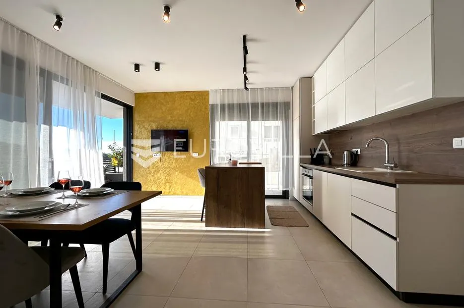 hvar, apartmanska vila sa pet uređenih apartmana - slika 7