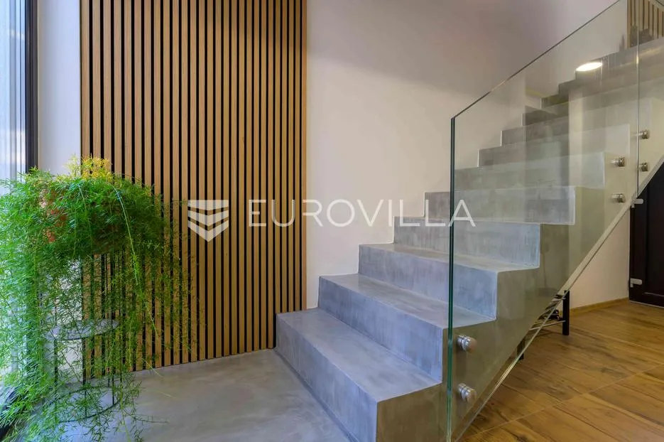 Varaždin, Centar, trosobni stan površine 153,03 m², NOVOGRADNJA