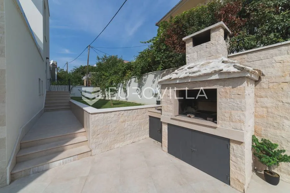trogir, luksuzna vila s bazenom, nkp 368 m2 - slika 71