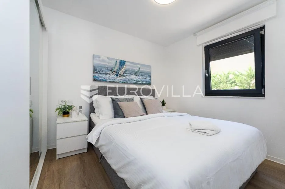 zadar, vir, luksuzna villa sa šest stambenih jedinica, samo 250m od mora - slika 22