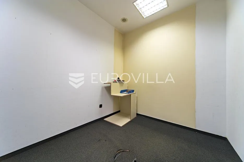osijek, jug ii, prodaje se prizemni poslovni prostor površine 117 m² - slika 8