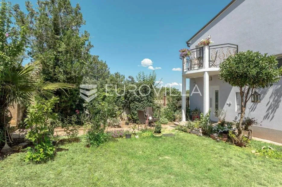 pula, apartmanska kuća na izoliranoj lokaciji - slika 24