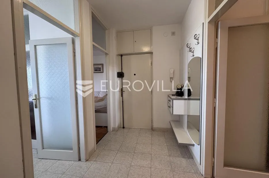 split, firule, komforan dvosoban stan s pogledom na more - slika 7