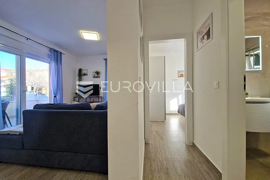 vir, prizemni apartman s 2 spavaće sobe, 40 m od mora, top lokacija - slika 17