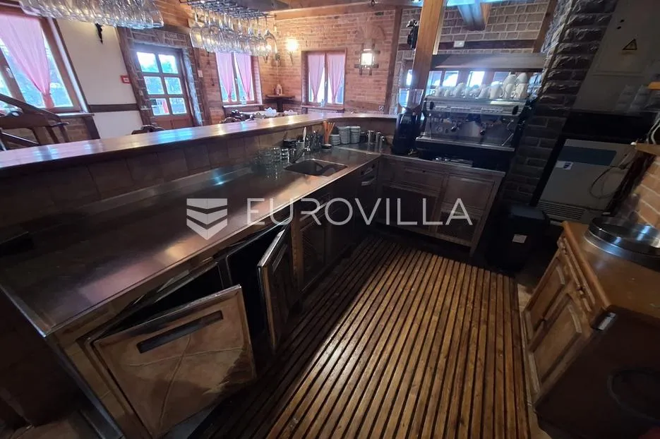 karlovac, poslovni prostor, restoran 300 m², odlična lokacija, sav inventar - slika 9
