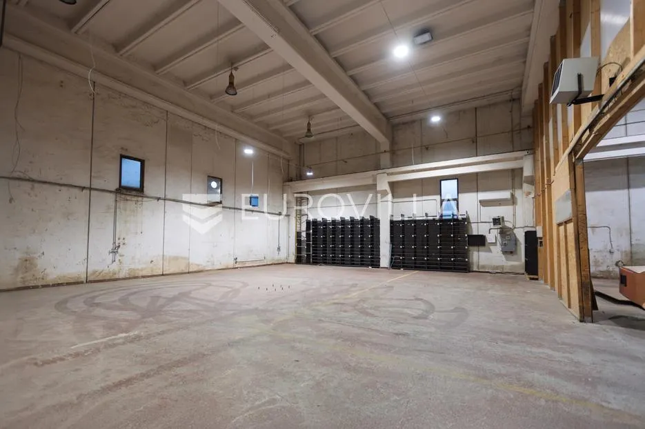 kukuljanovo, industrijski kompleks s dvije hale, zemljište 4,435 m² - slika 2