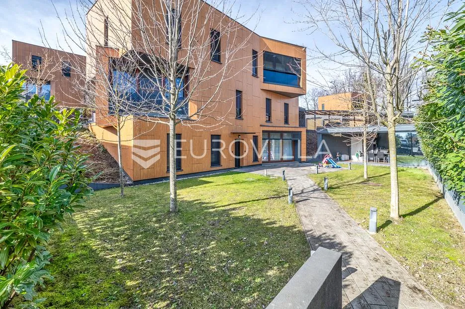 Zagreb, Gorice, prekrasan trosoban stan s vrtom, 150 m², garaža, 2 parkinga - Maksimir