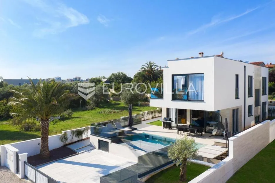 medulin, prekrasna villa od 350 m2, svega 6 m od mora s očaravajućim pogledom - slika 10