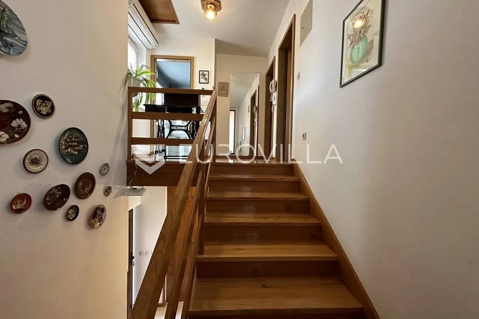 štinjan, prekrasna kuća u nizu s vrtom i pogledom more 300 m² - slika 45