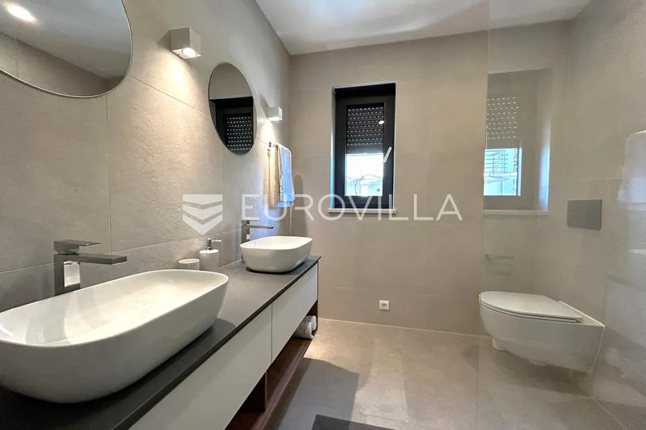 hvar, apartmanska vila sa pet uređenih apartmana - slika 53