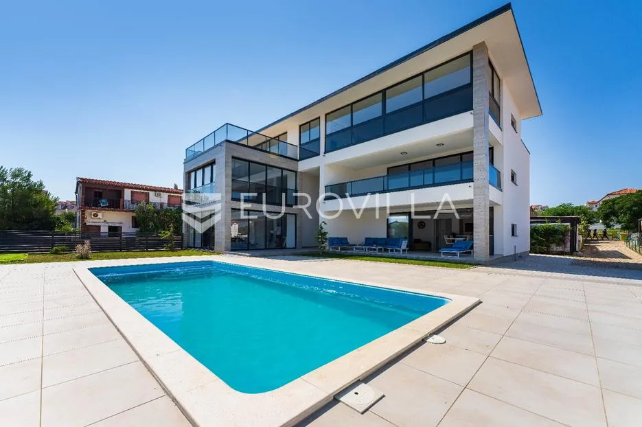 zadar, vir, luksuzna villa sa šest stambenih jedinica, samo 250m od mora - slika 3