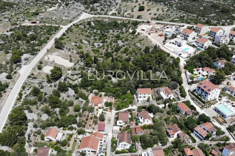 Brač, Milna, investicijska zemljišta blizu mora