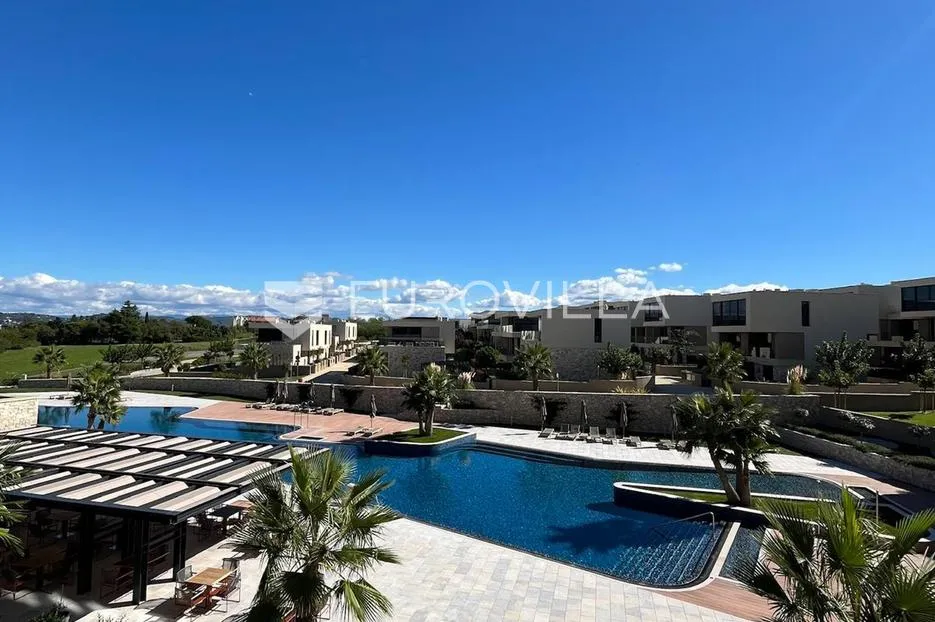 istra, savudrija, petram resort, dvosoban stan 65 m², pogled na unutrašnji bazen, drugi kat - slika 18