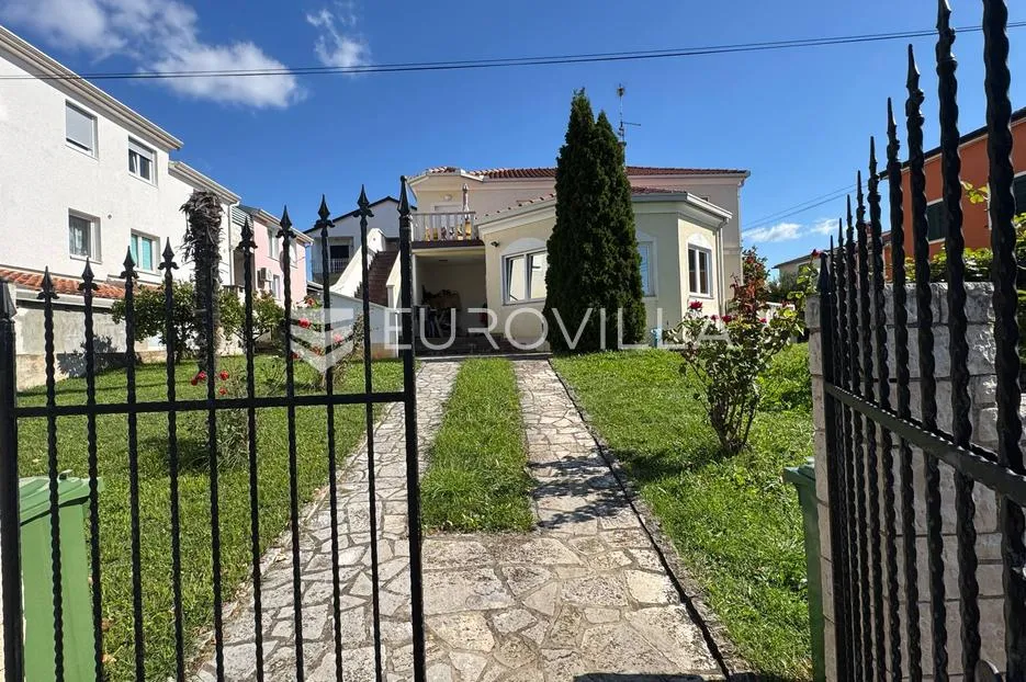 istra, novigrad, stan u prizemlju s okućnicom i parkingom 400 m od mora - slika 2