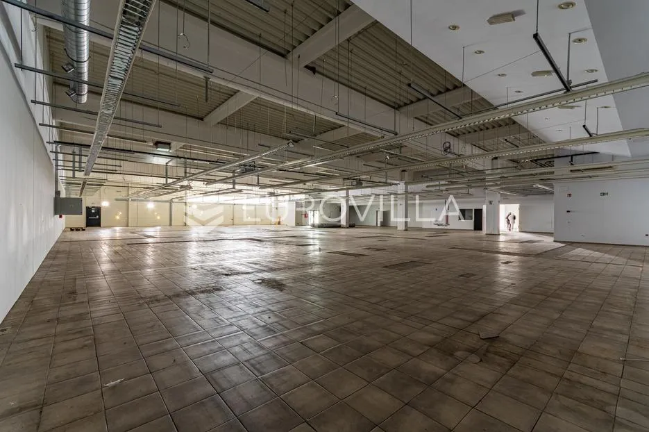 prelog, poslovni kompleks površine 3725 m² - slika 10