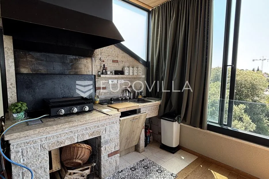 medulin, pješčana uvala, ekskluzivan penthouse prvi red do mora - slika 13