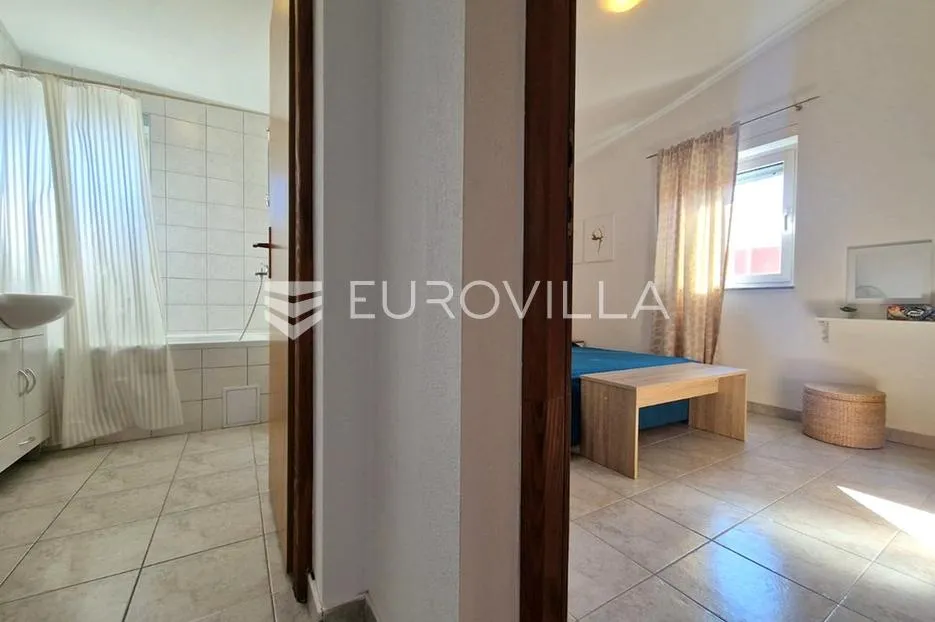 vir, 100m od mora, kuća s 4 apartmana i pogledom na more - slika 53