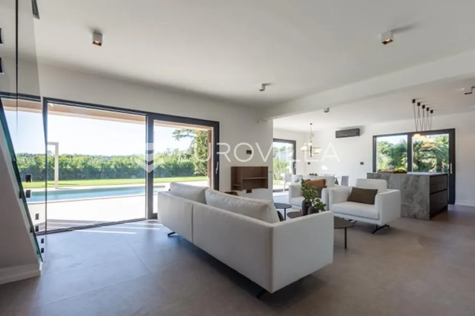 fažana, moderna vila 275 m² na velikoj besprijekornoj okućnici s grijanim bazenom - slika 15