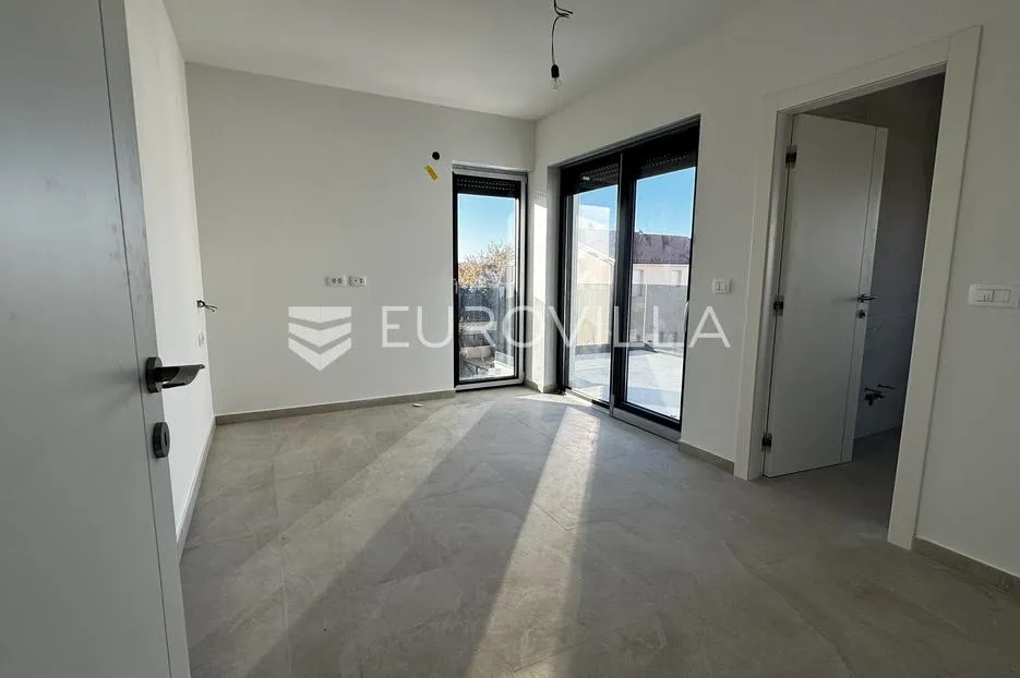 istra, novigrad, novogradnja, dvojna kuća 500 m od mora - slika 6