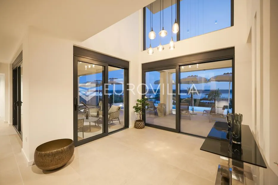 zadar, maslenica, luksuzna vila s bazenom i neometanim pogledom na more 254 m² - slika 48