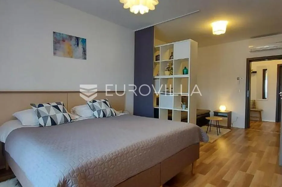 bale, samostojeća kuća s 3 apartmana - slika 9