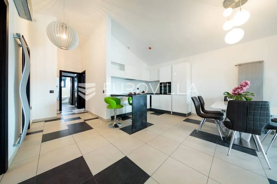 pula, moderan trosobni stan nkp 129 m2, širi centar grada - slika 34