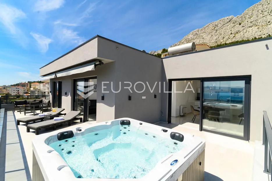 omiš, elegantna vila s tri stana i otvorenim pogledom na more - slika 9