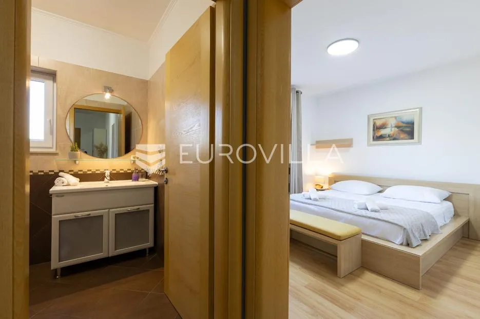kaštel novi, komforan dvosoban stan u visokom prizemlju - slika 4