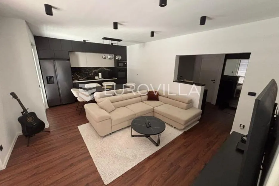 otok rab, palit, novouređen četverosoban stan, 80,00 m² - slika 2