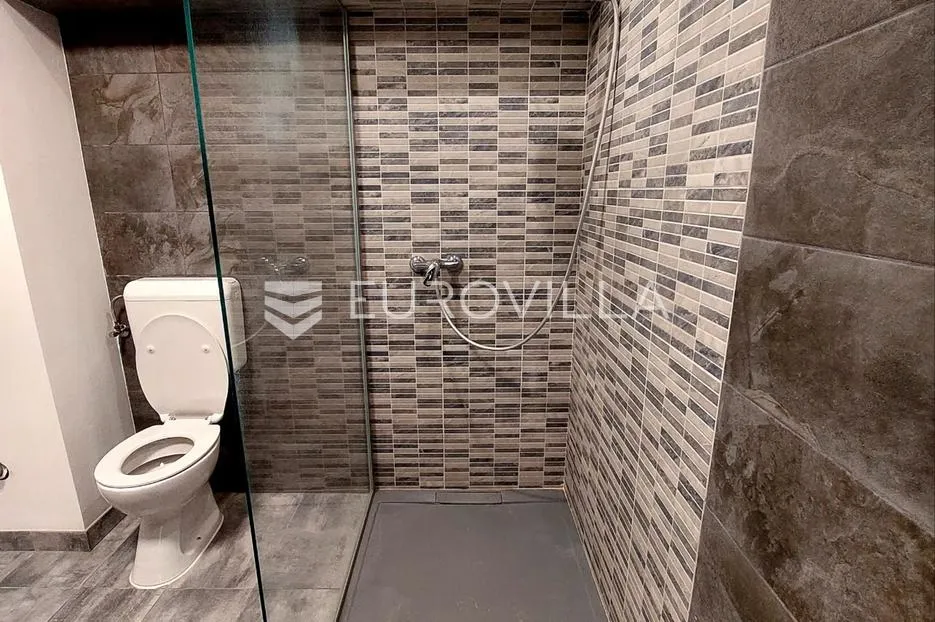 varaždin, centar, potpuno renoviran stan 86 m² u centru, idealno za život i najam - slika 12