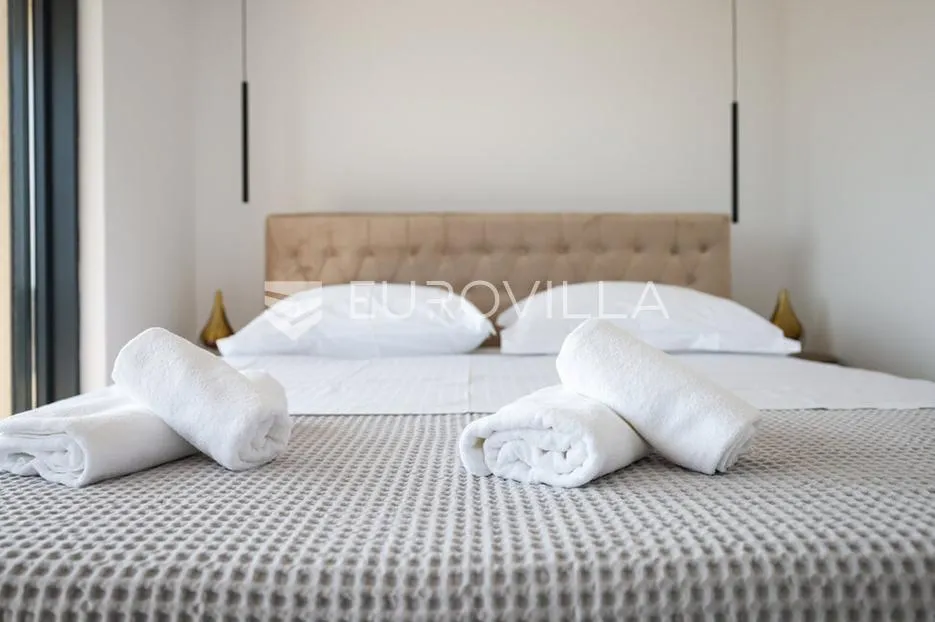 zadar, maslenica, luksuzna vila s bazenom i neometanim pogledom na more 254 m² - slika 32