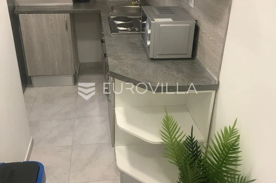 zagreb, amruševa, šesterosoban stan površine 129 m² - slika 23