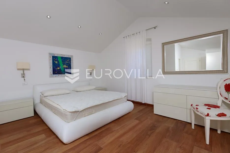 opatija, centar, prekrasna samostojeća kuća s bazenom i konobom, 140m od mora - slika 24