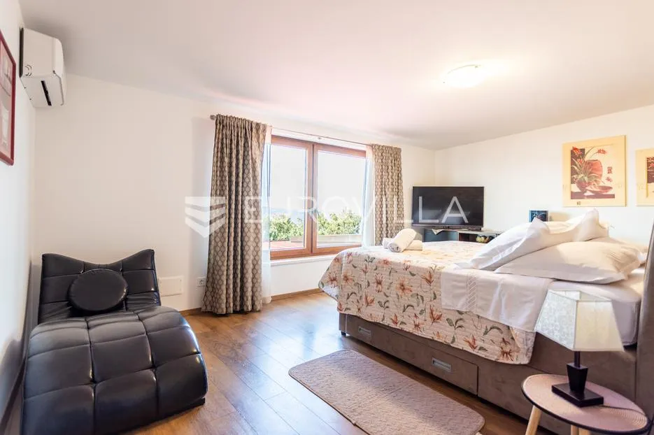 omiš, stanići, lijepa kuća s pogledom na more ukupne površine 160m2 na zemljištu površine 2546 m2 - slika 7