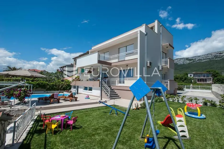 kaštel sućurac, predivna kuća s bazenom u prvom redu do mora - slika 49