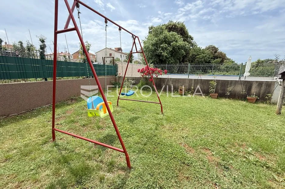 pula, veli vrh - prostrana kuća s pet stambenih jedinica, bazen 22 m2, garaža - mirna lokacija - slika 9