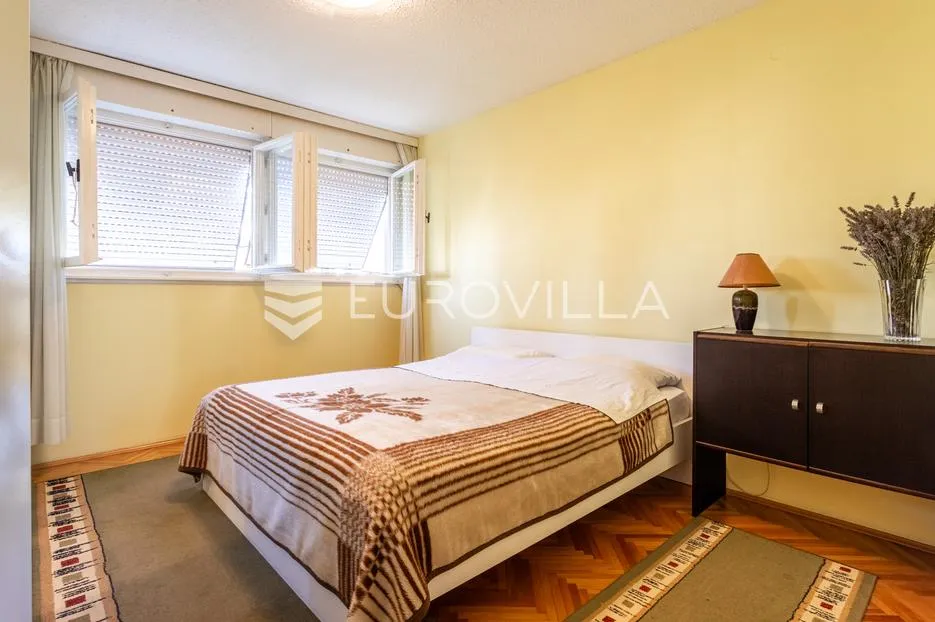 split, gripe komforan dvosoban stan 64 m² s pogledom - slika 10