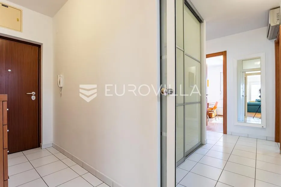 split, dubrovačka ulica - odličan stan s garažom (87 m2) - slika 11